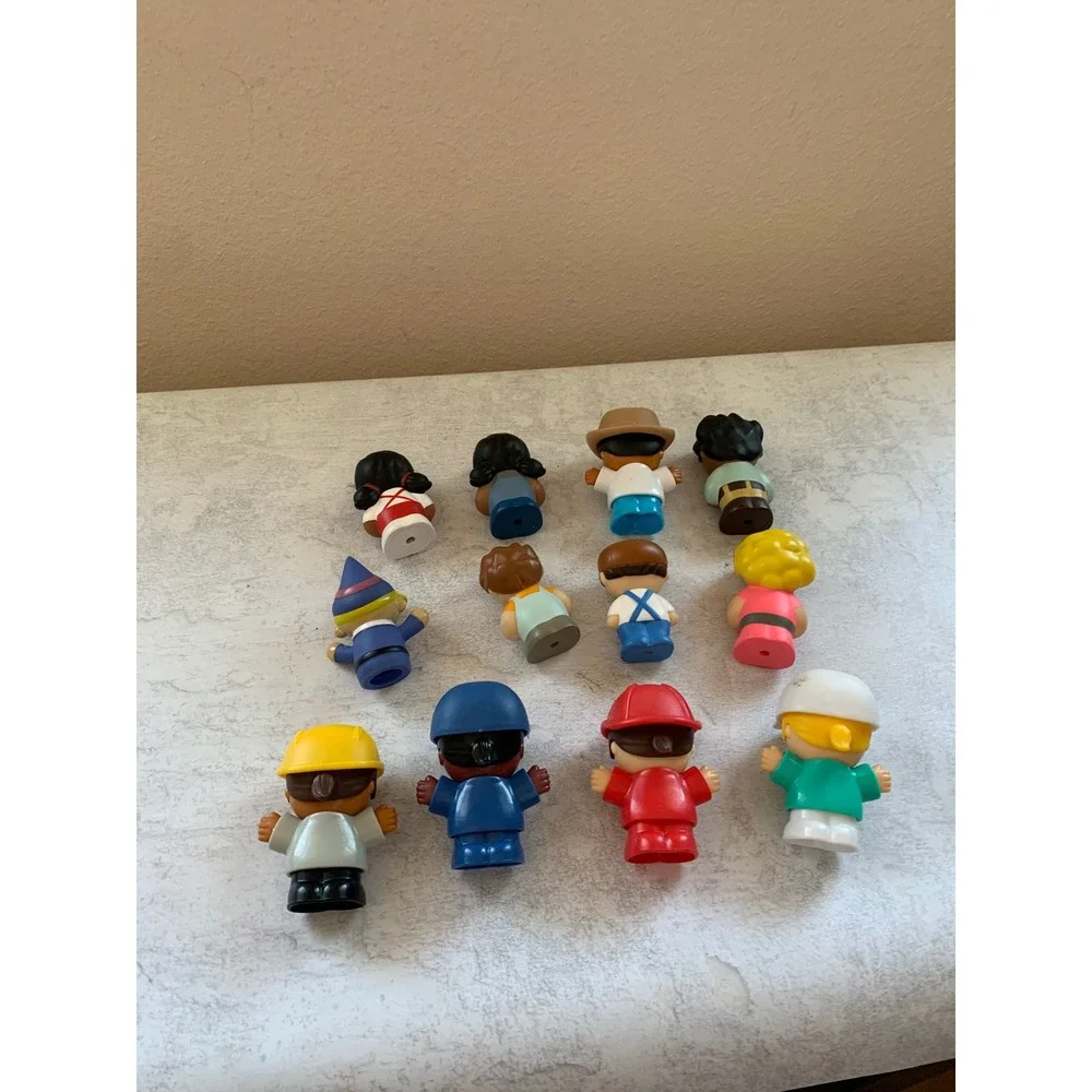 12 Little‎ People/Figures People Professions Doctor Fireman Police Worker Toys